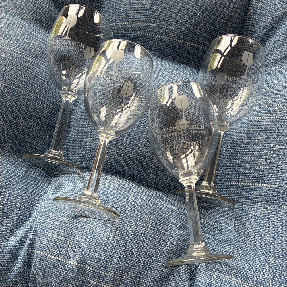 Piepor Porch Winery Crystal Clear Wine Glass Set